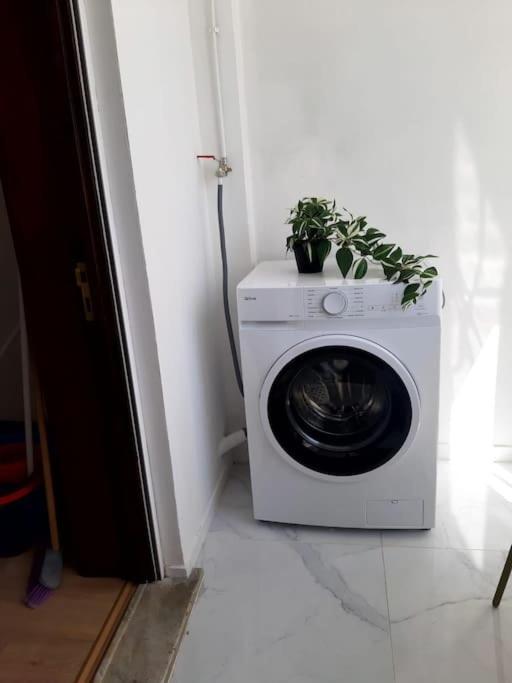 Ferienwohnung Downtown 2 Minutes By Walk To Center And Metro-Direct To Airpot T4 Porto Exterior foto