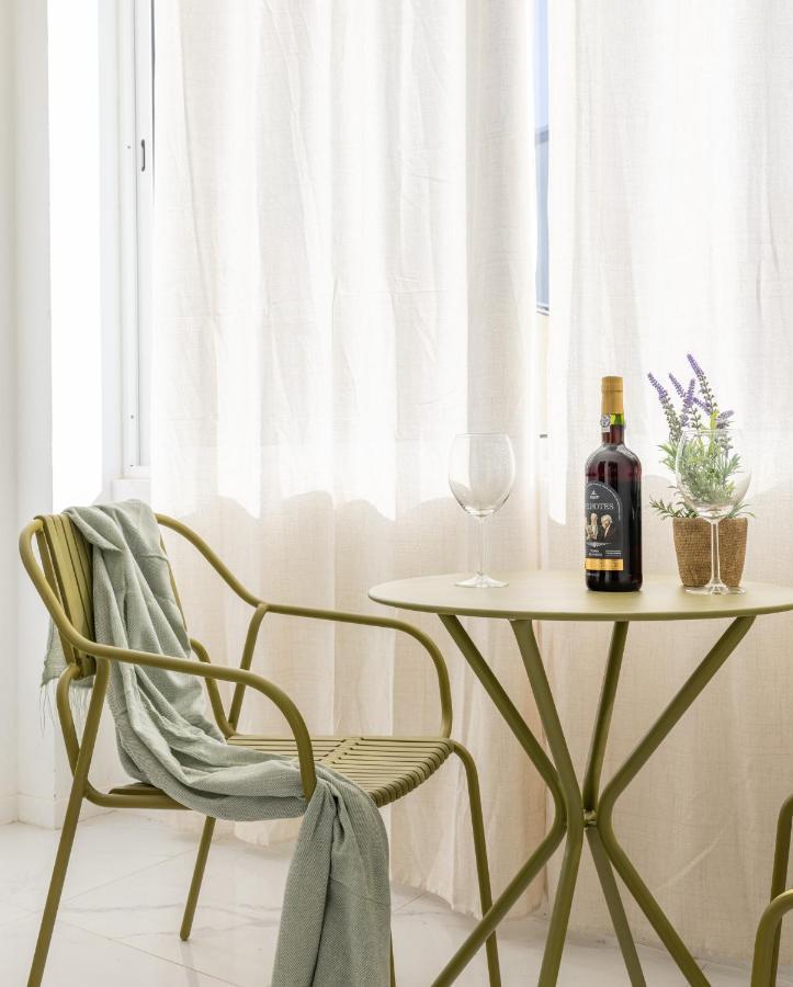 Ferienwohnung Downtown 2 Minutes By Walk To Center And Metro-Direct To Airpot T4 Porto Exterior foto