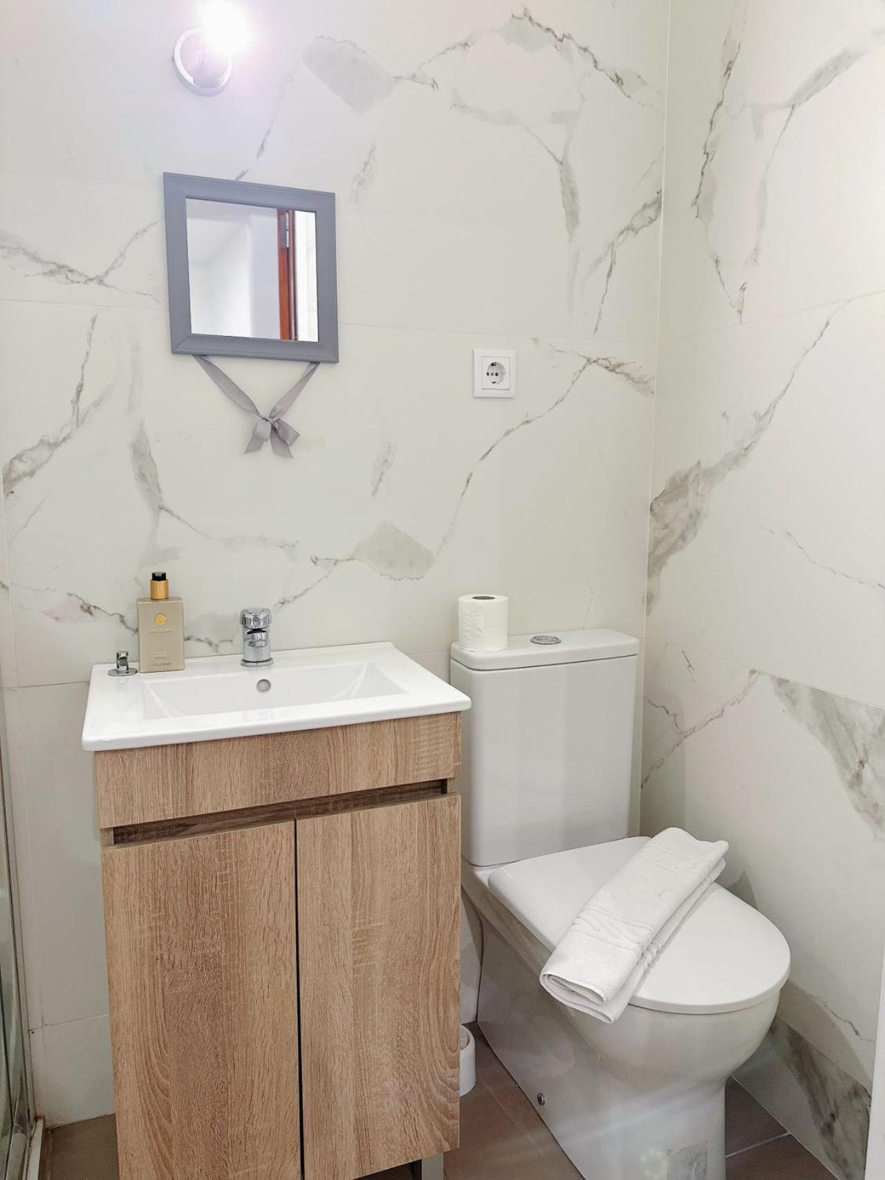 Ferienwohnung Downtown 2 Minutes By Walk To Center And Metro-Direct To Airpot T4 Porto Exterior foto